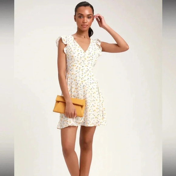 NWT!! Lulu’s - Strike a Posie White Floral Print Backless Skater Dress - Size L - Picture 1 of 10